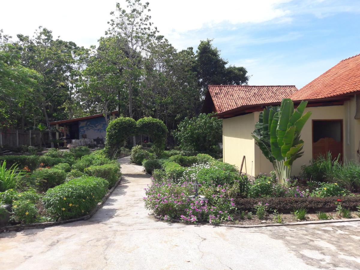 Marind Dive Eco Resort Waha Exterior foto